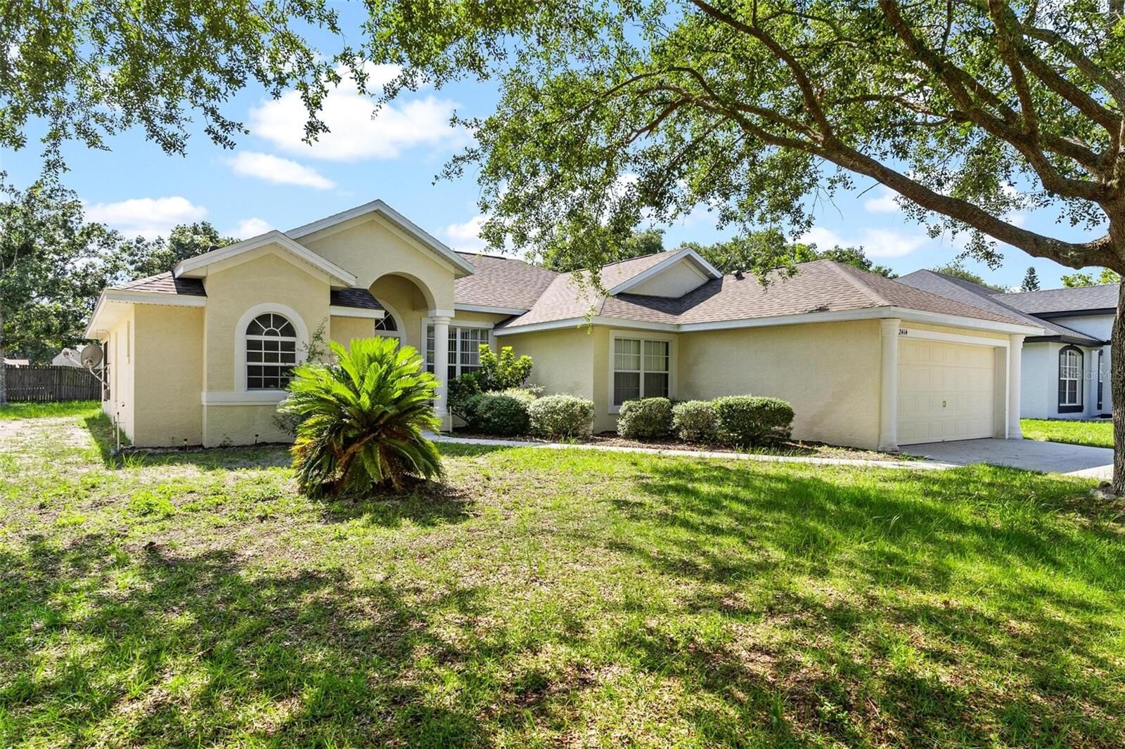 Property Photo:  2414 E Moonlight Lane  FL 32726 