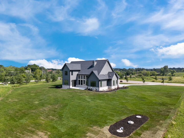 Property Photo:  3560 W Pine View Ct  WI 53097 
