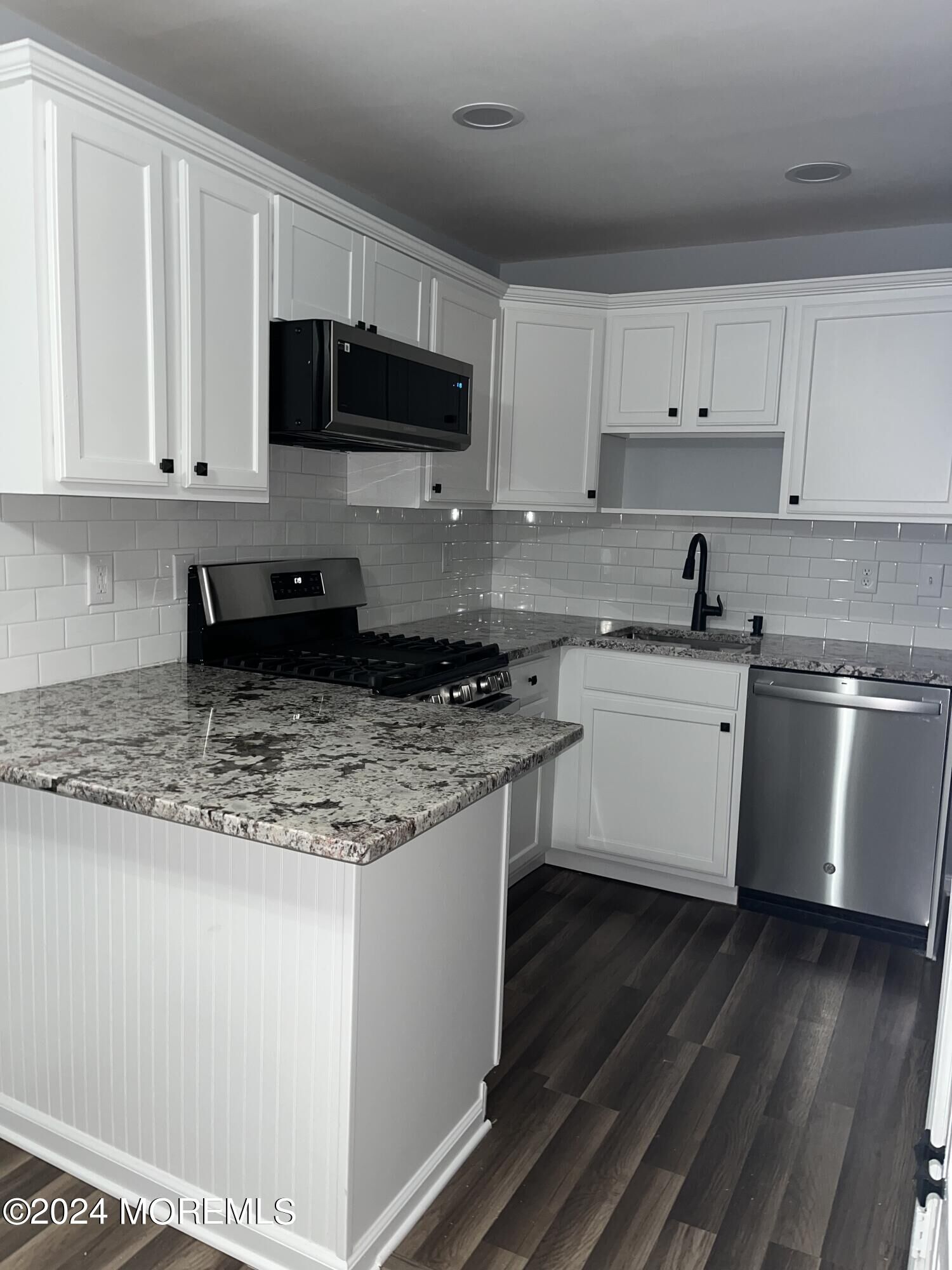 Property Photo:  186 Ocean Avenue  NJ 07748 