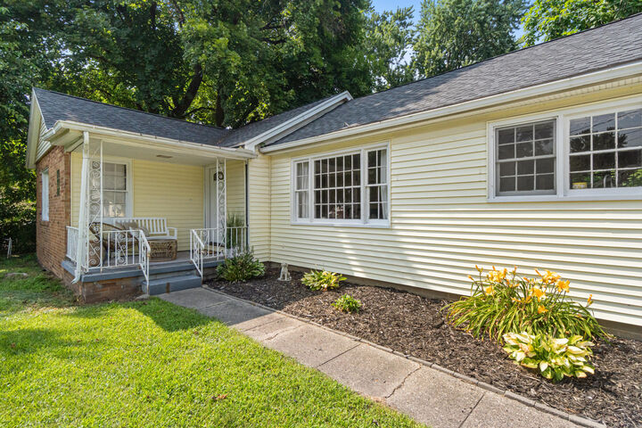 Property Photo:  1708 W Franklin Street  MI 49203 