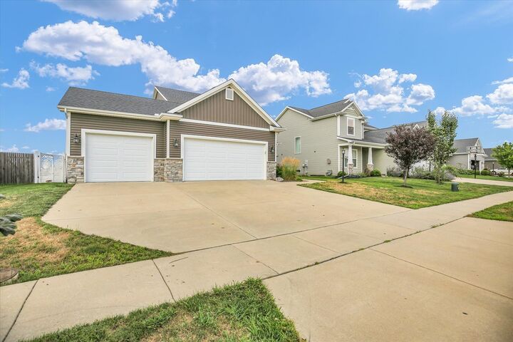 Property Photo: 5008 Emmas Way IL 61822