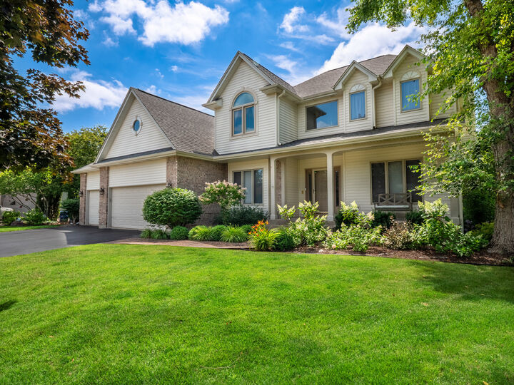 Property Photo: 3043 Wolf Court IL 60115