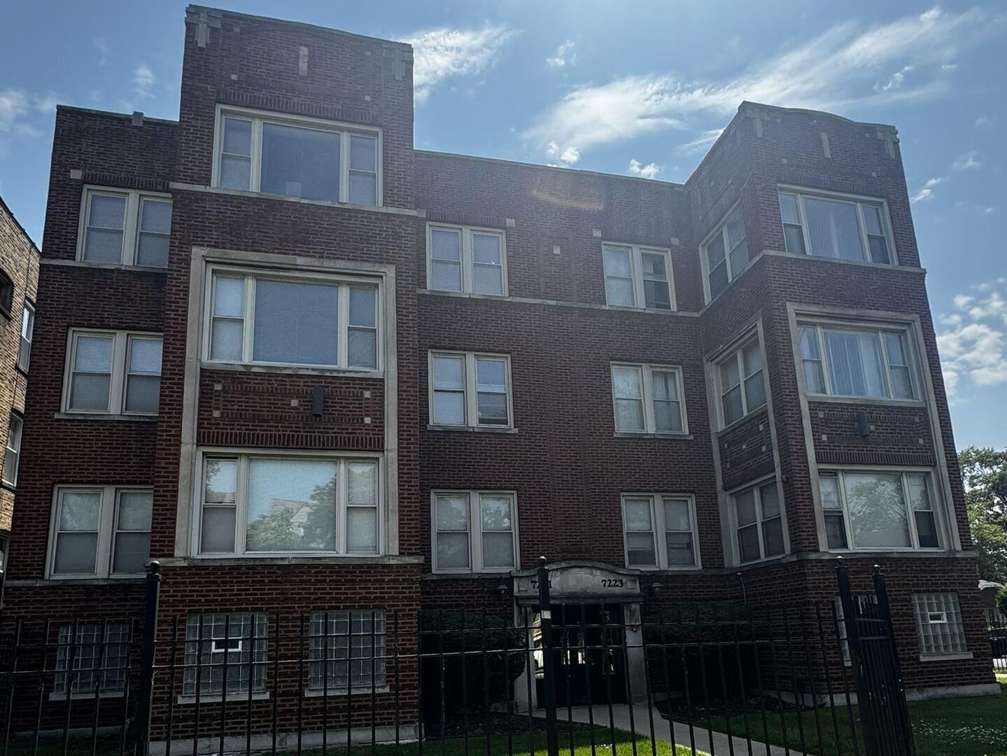 Property Photo: 7223 S Euclid Avenue 3B IL 60649