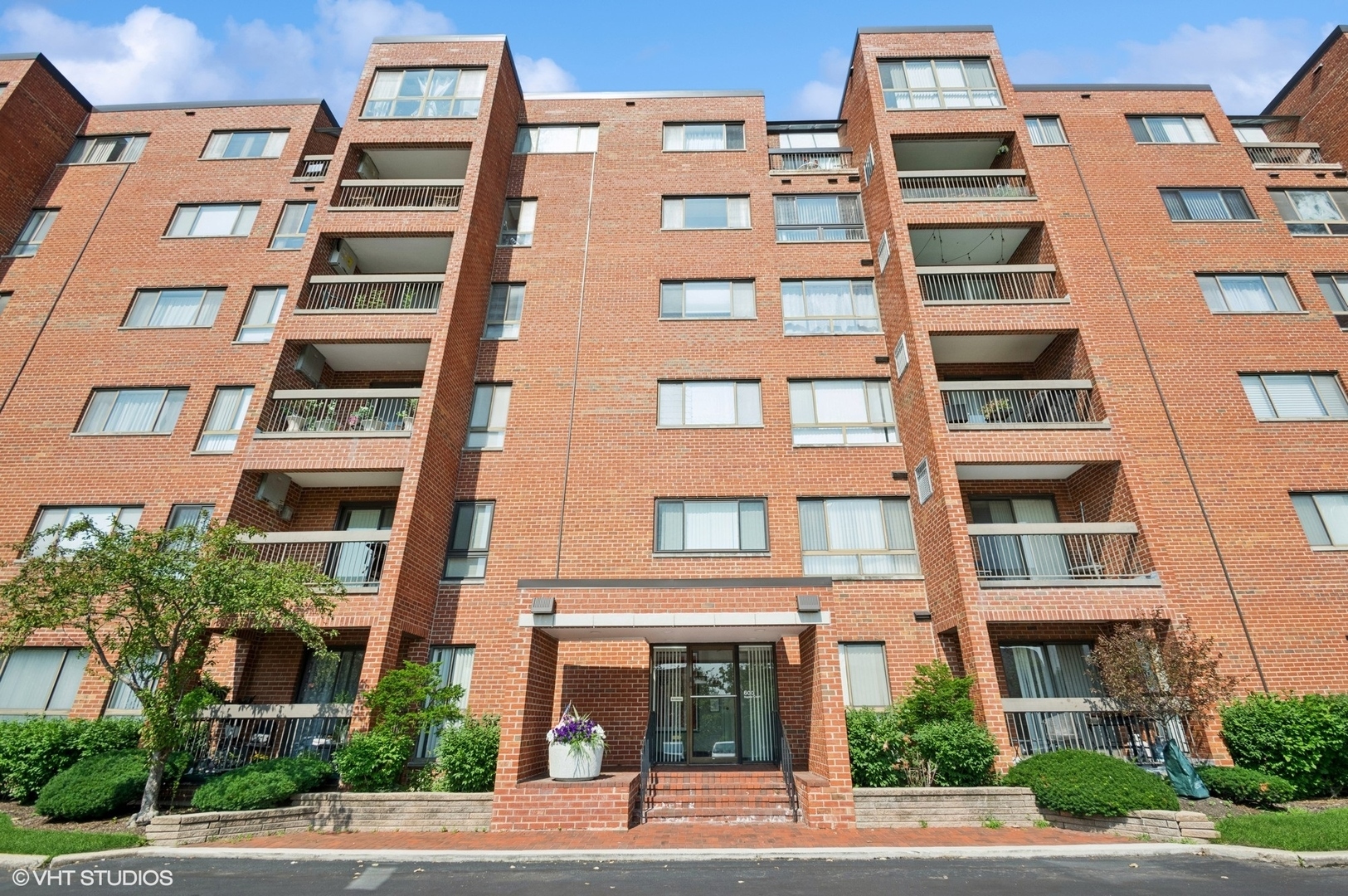 Property Photo: 600 Naples Court 107 IL 60025