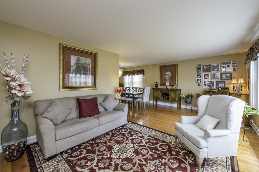 Property Photo: 4208 Primrose Court IL 60099