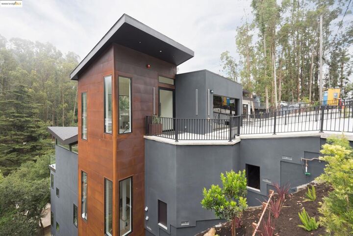 Property Photo: 7270 Woodrow Dr CA 94611