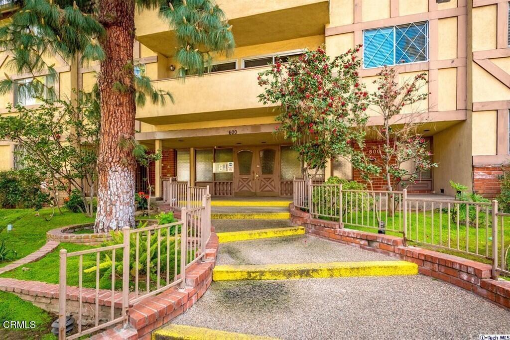 Property Photo: 600 W Stocker Street 307 CA 91202