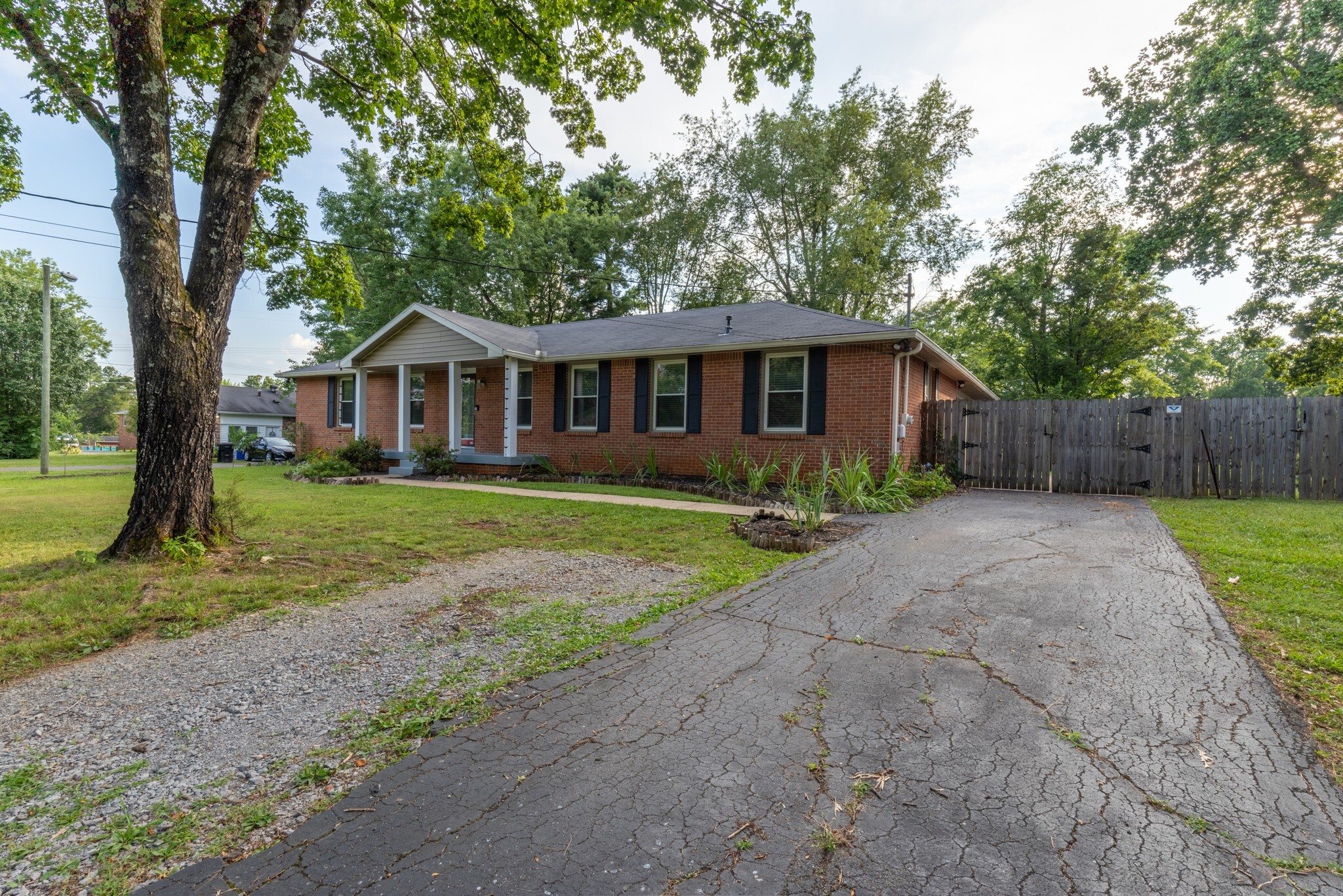 Property Photo: 1210 Wiseman Pl TN 37130