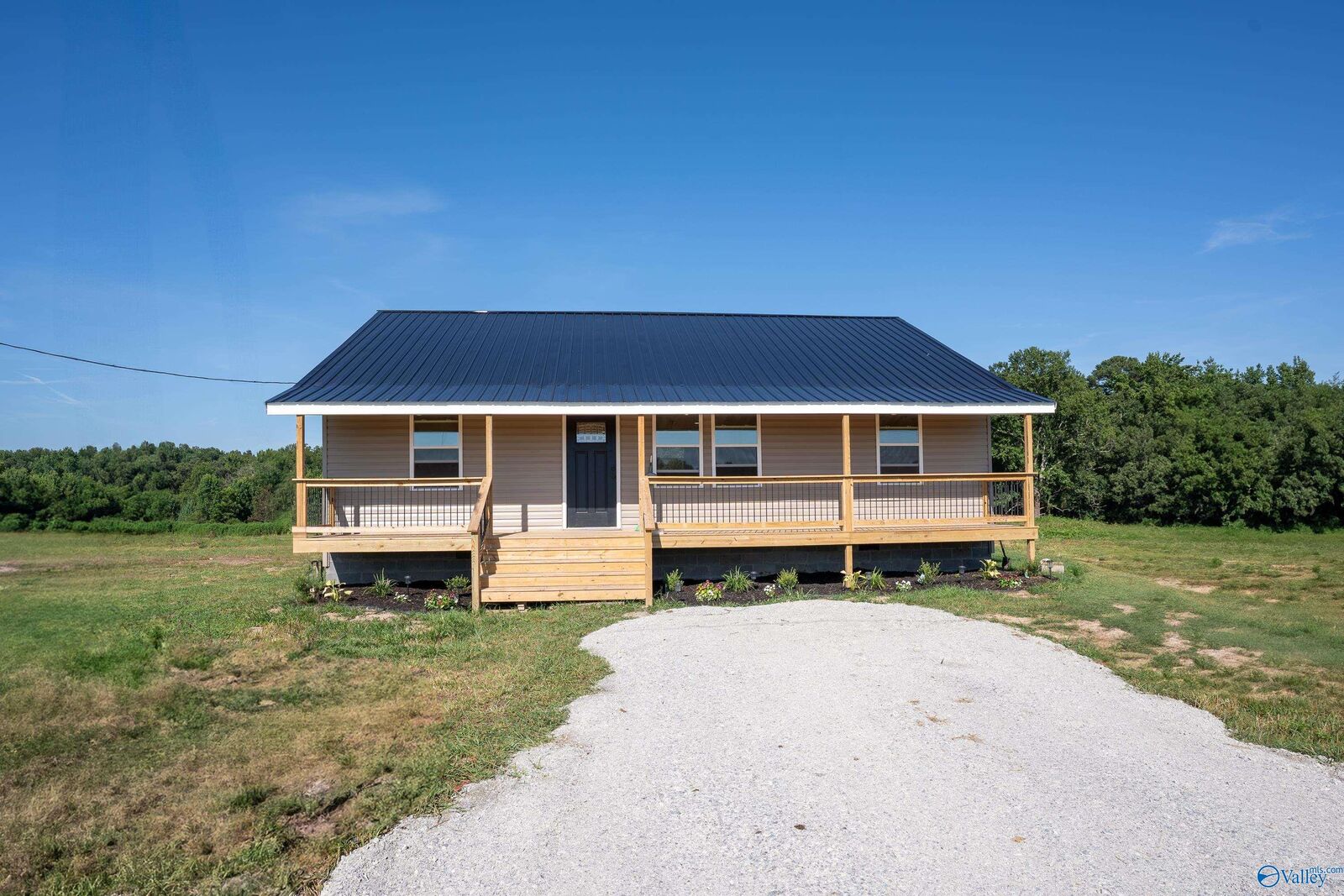 Property Photo:  339 County Road 83  AL 35765 