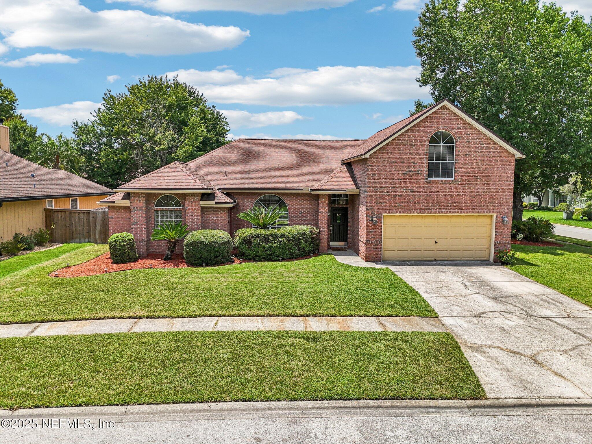 Property Photo: 1400 Gibralter Lane FL 32003