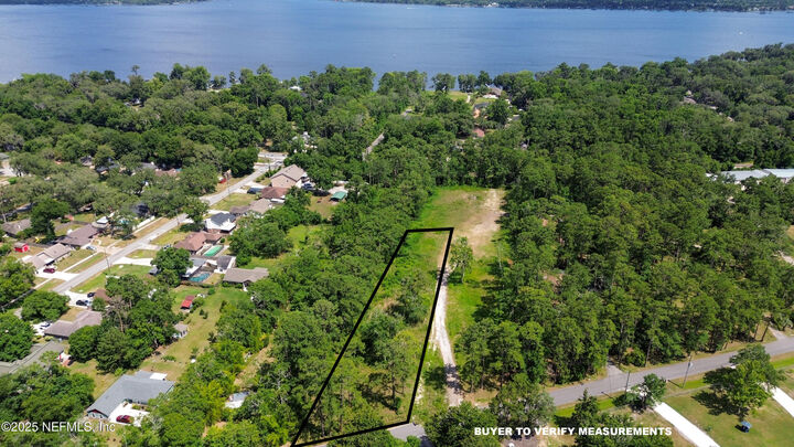 Property Photo: 1111 Crown Court FL 32073