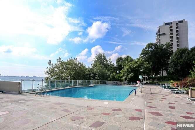 Property Photo: 6 Horizon 2002 NJ 07024