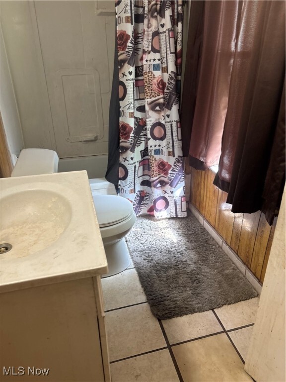 Property Photo: 737 E 165th Street OH 44110