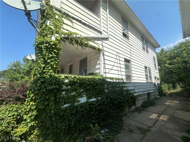 Property Photo: 737 E 165th Street OH 44110