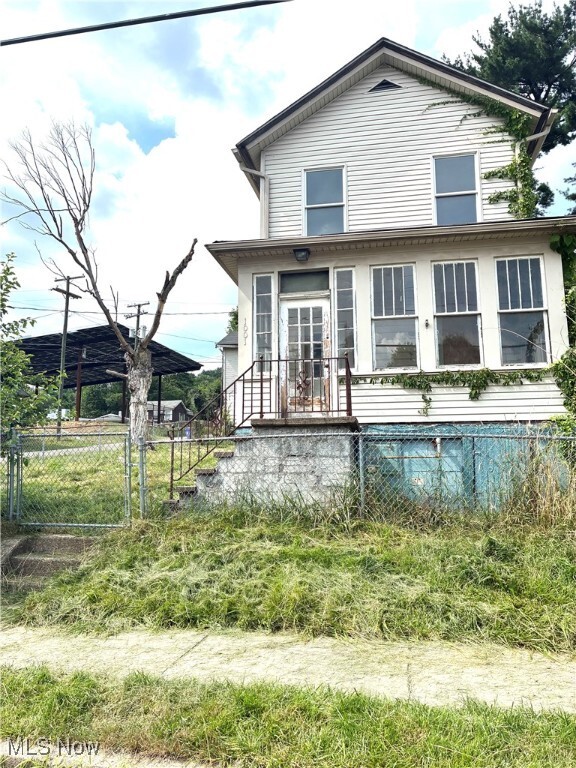 Property Photo:  1001 Ambrose  OH 43920 