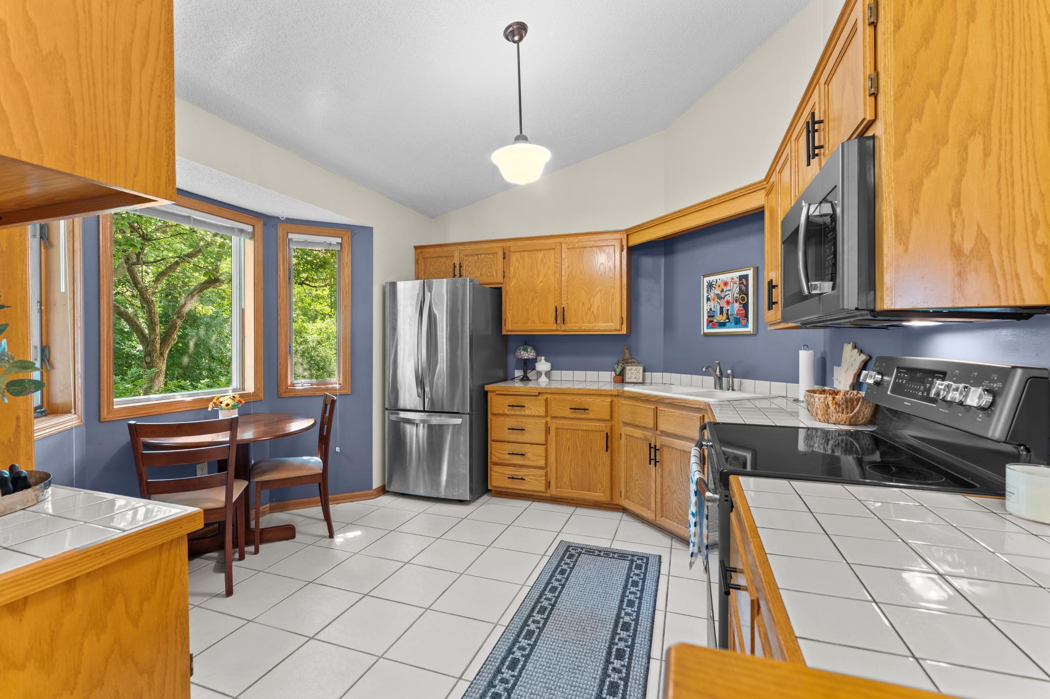Property Photo:  1112 Stratford Lane E  MN 55337 