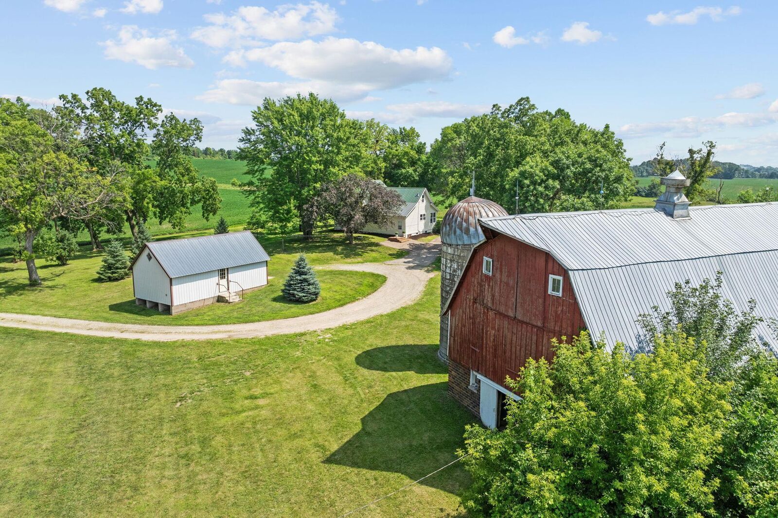 Property Photo: 11698 Morristown Boulevard MN 55052