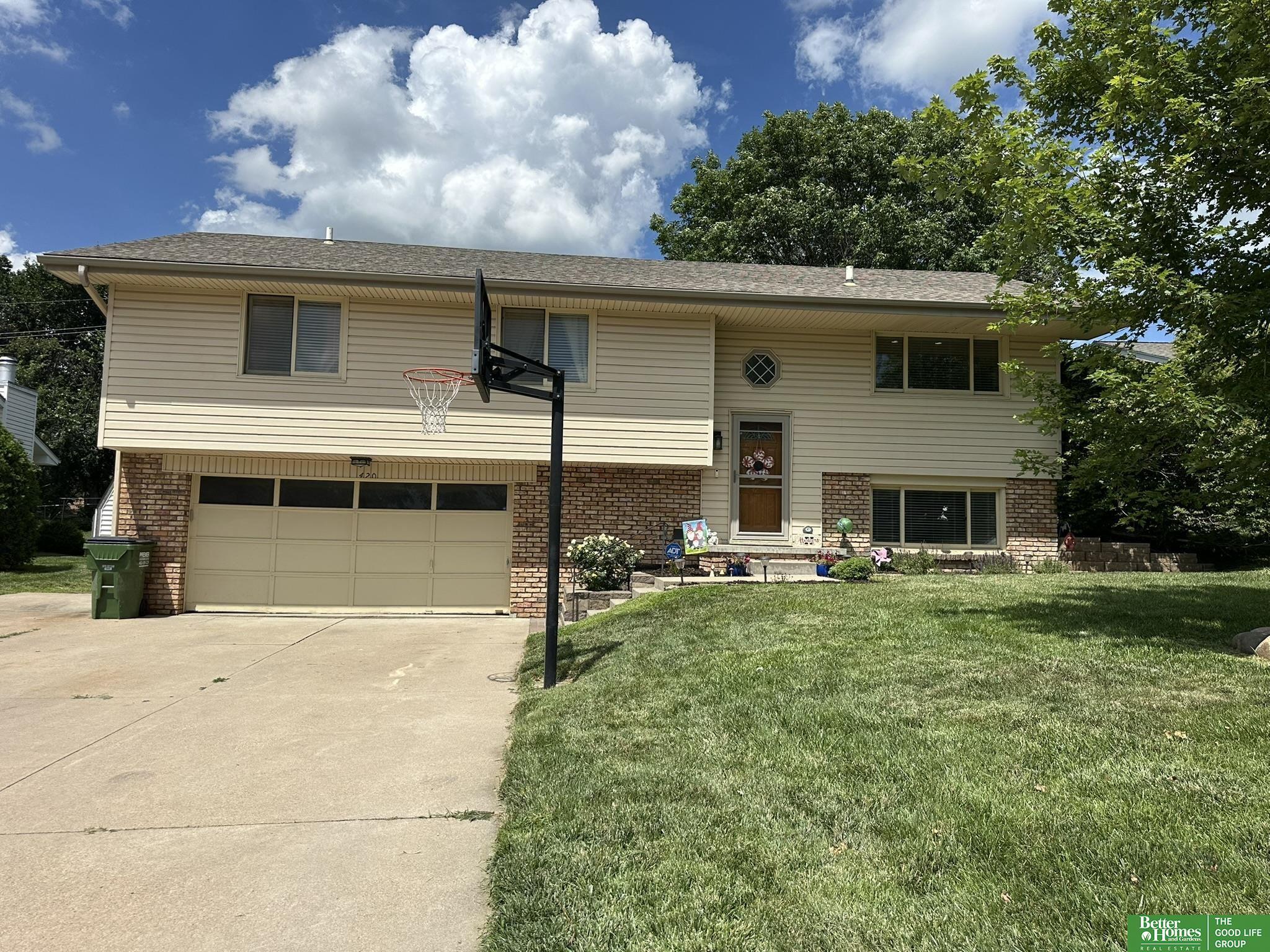 Property Photo: 420 Chestnut Street NE 68059