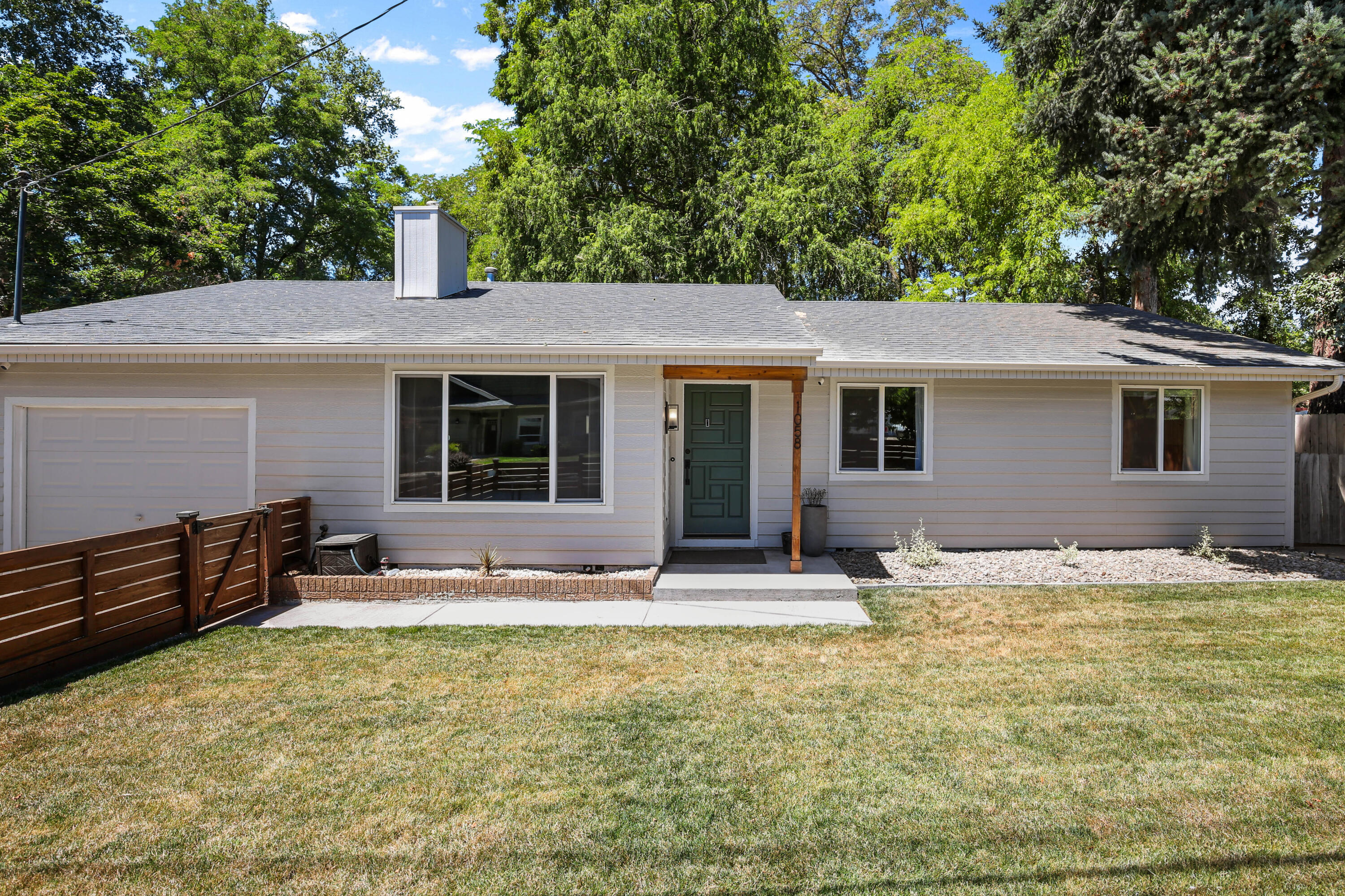1058 SE Clarey Avenue  Grants Pass OR 97526 photo