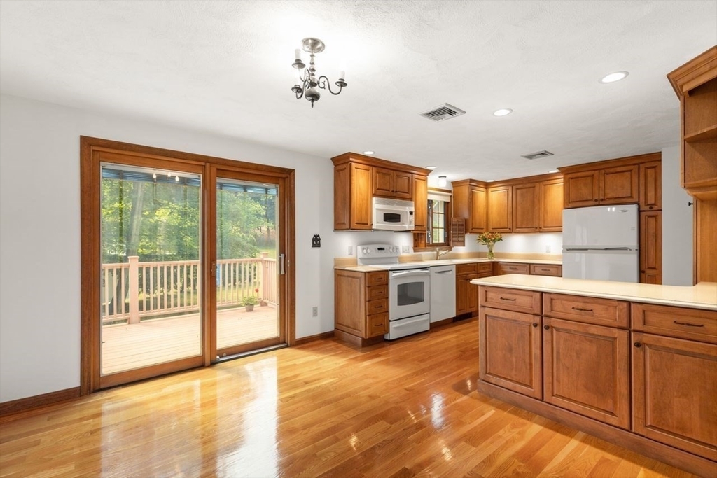 Property Photo:  6 Liberty Street  MA 01810 
