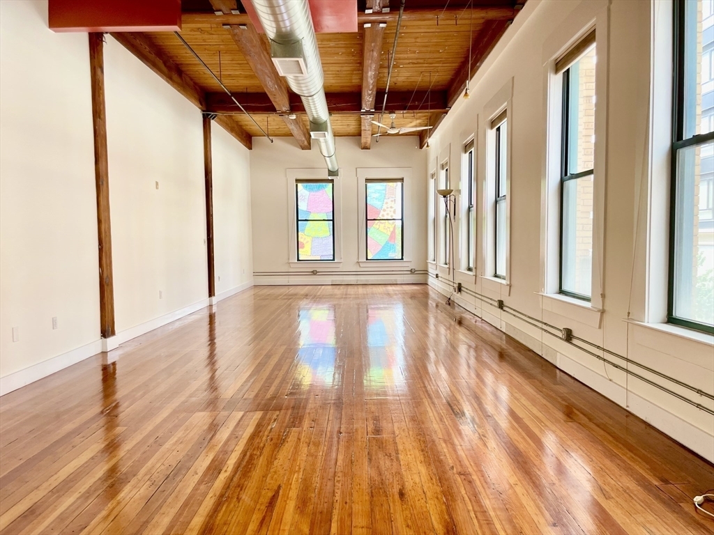 Property Photo: 49 Munroe St 201 MA 01901