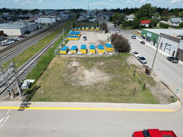 Photo de la propriété:  4950 49 Avenue  AB T4H 1E4 