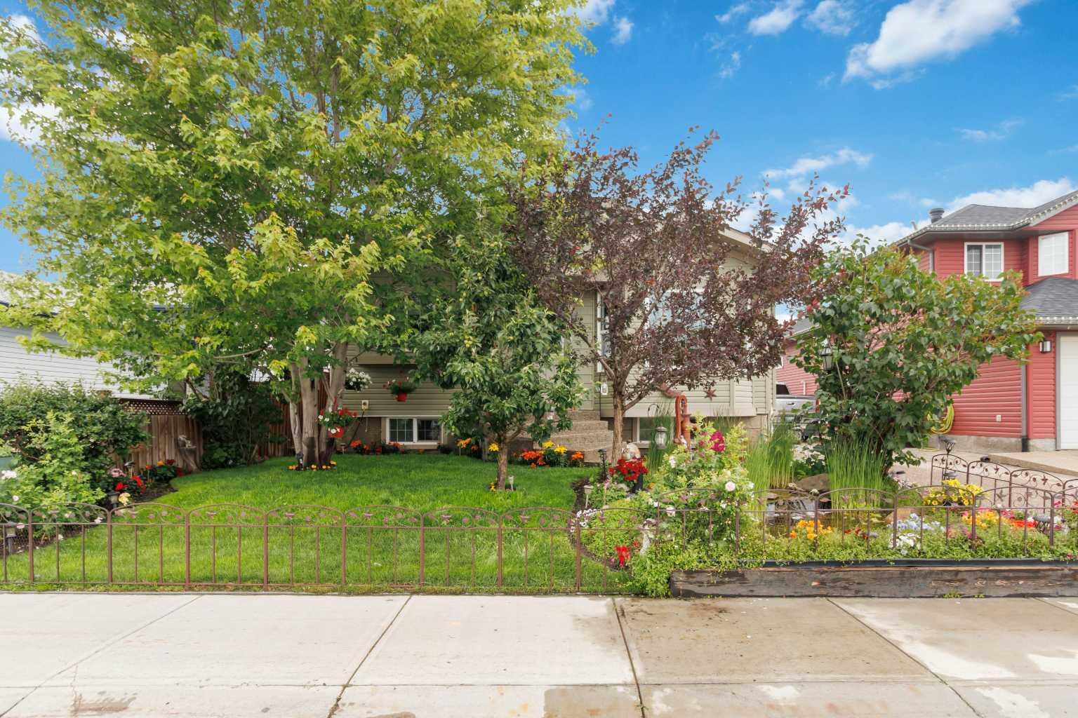 Property Photo:  474 Athabasca Avenue  AB T9J 1B4 