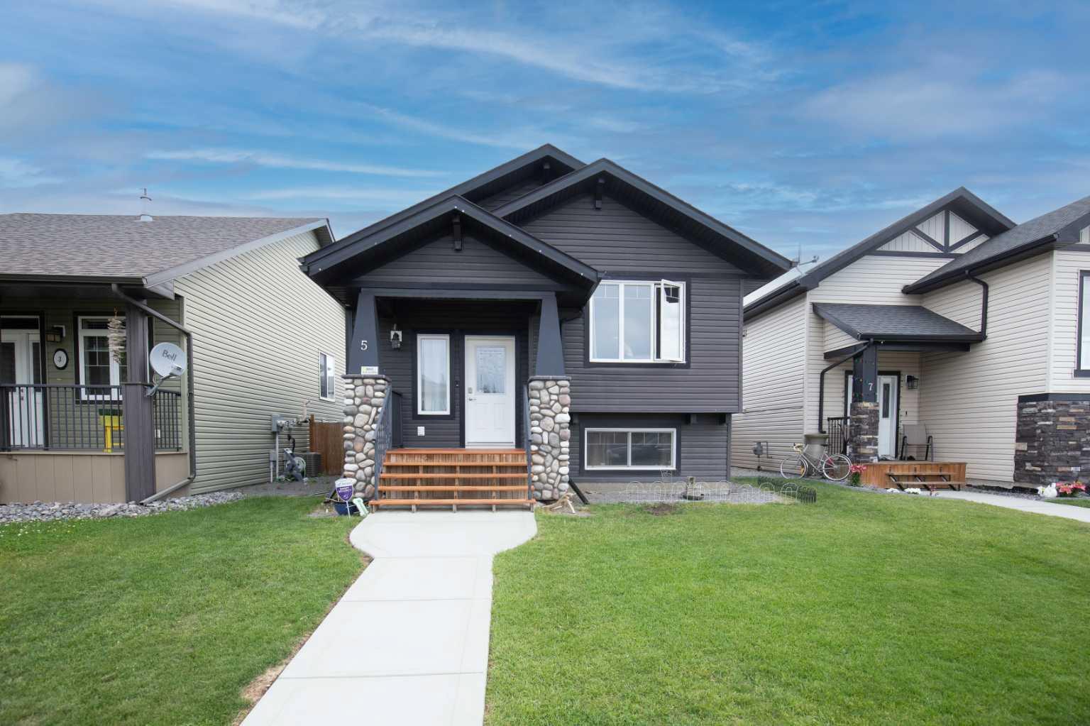 Property Photo: 5 Richfield Crescent AB T4S 0J8