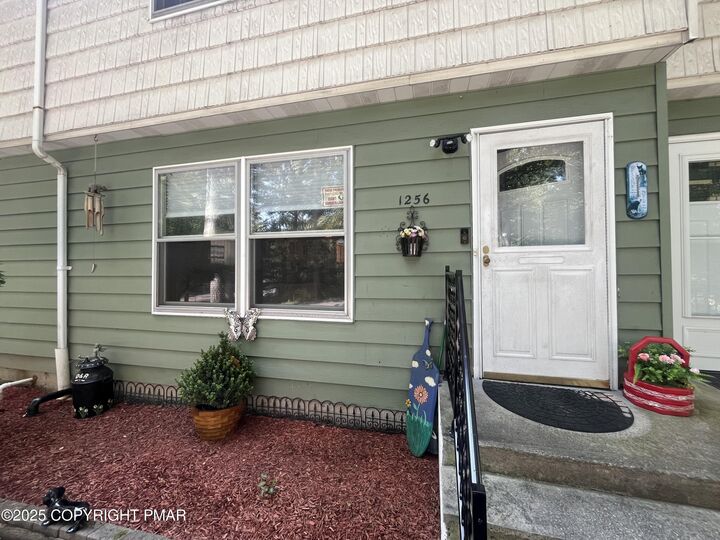 Property Photo:  1256 Chateau Drive  PA 18302 