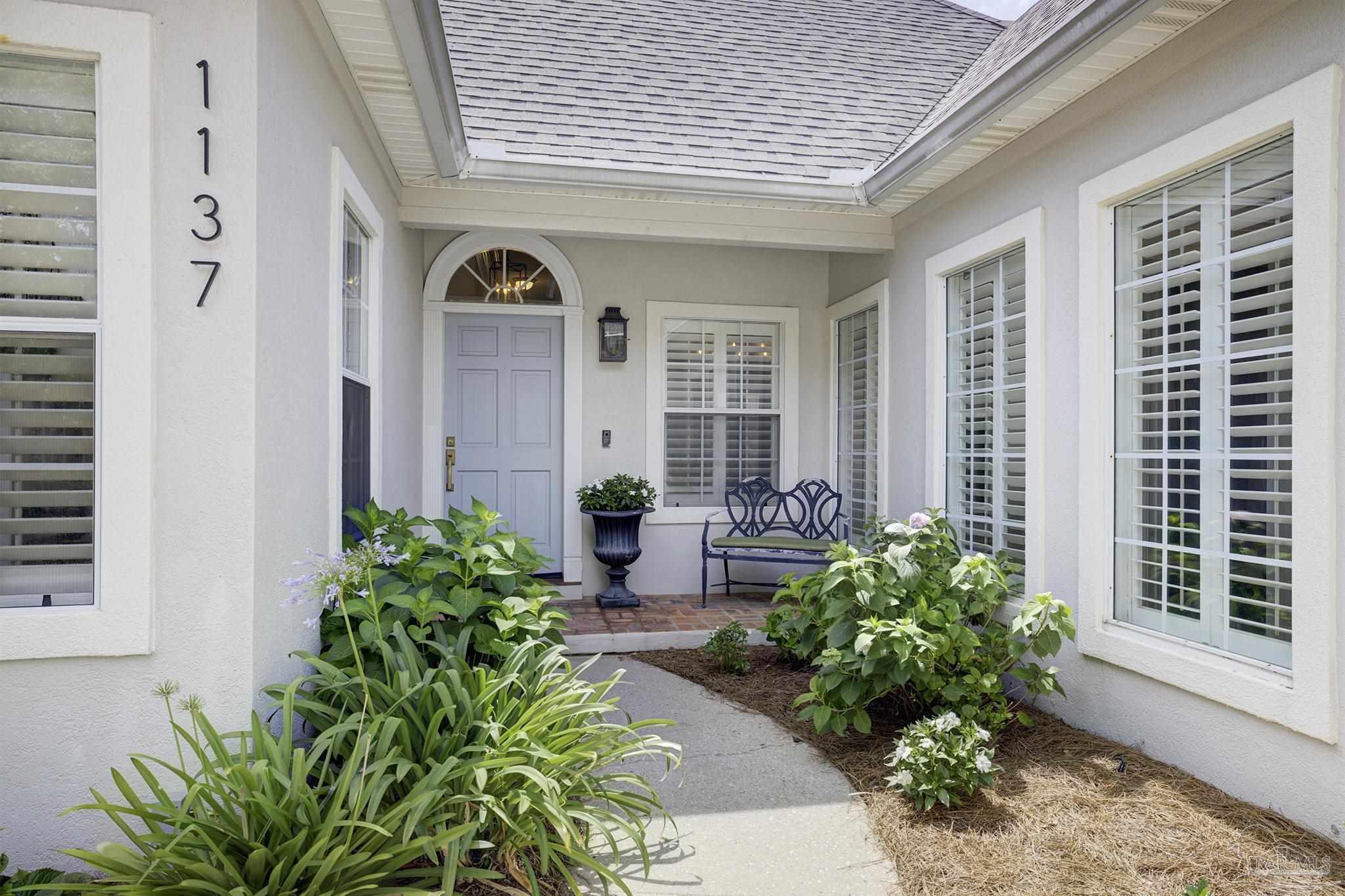Property Photo: 1137 Willowood Cir FL 32563