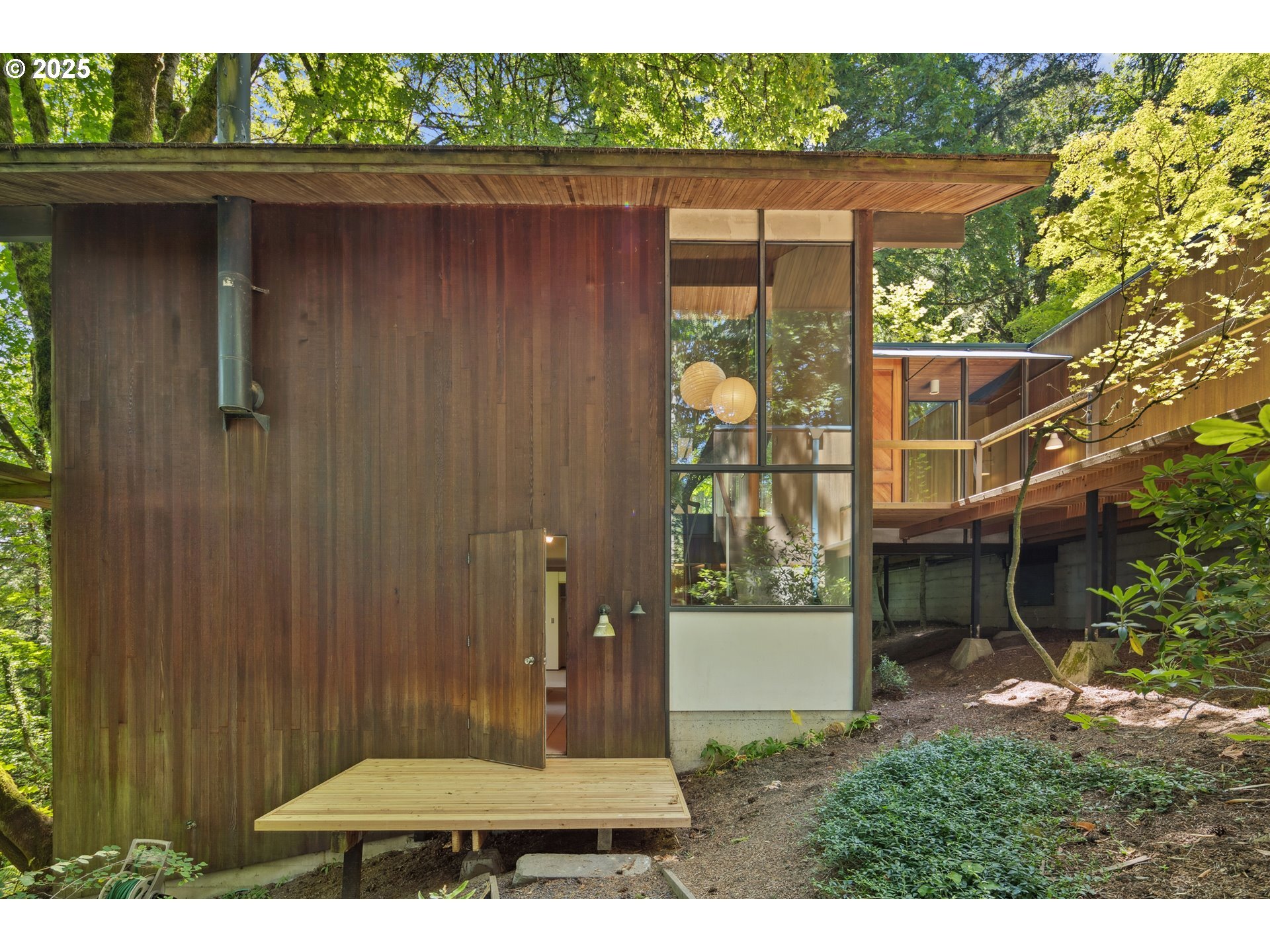 Property Photo: 720 NW Saint Helens Ave OR 97229