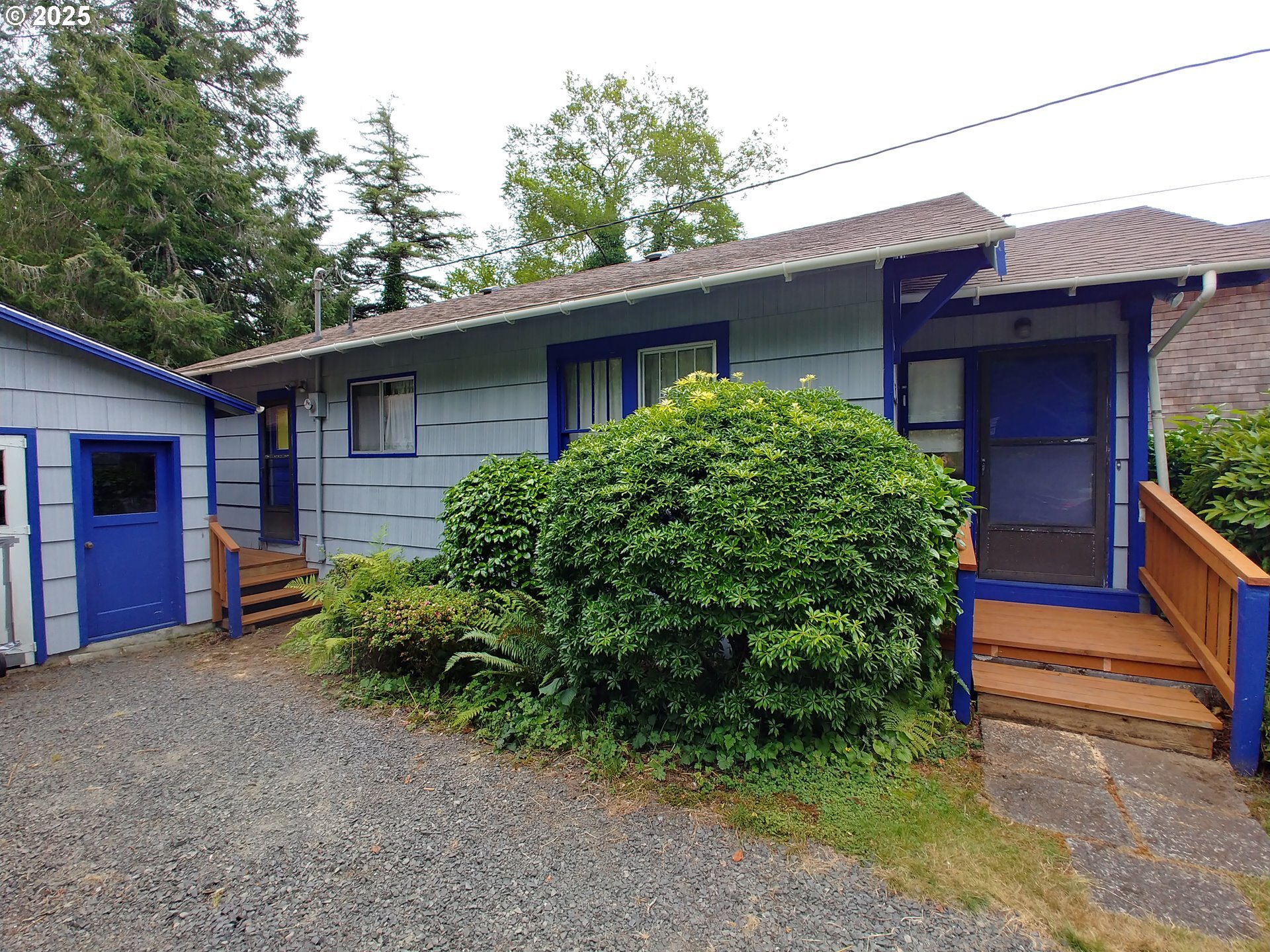 Property Photo:  539 Fir St  OR 97110 