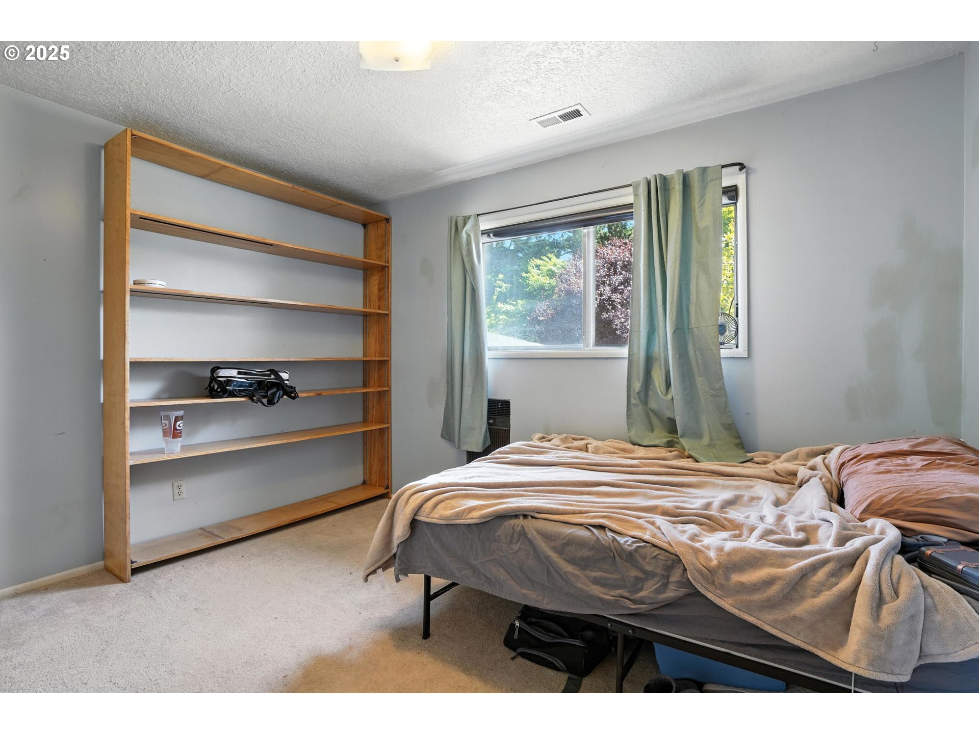Property Photo:  220 NE 190th Ave  OR 97230 