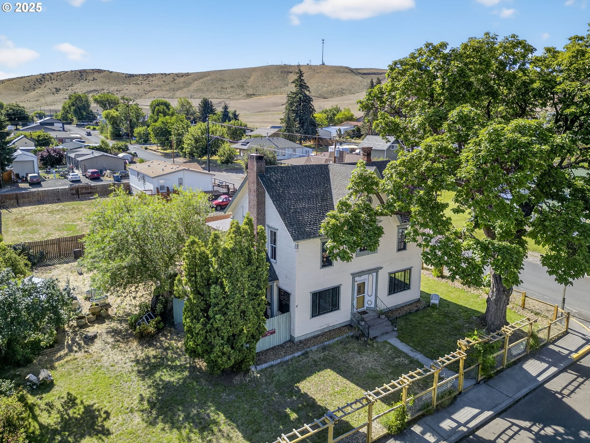 Property Photo: 381 N Main St OR 97021