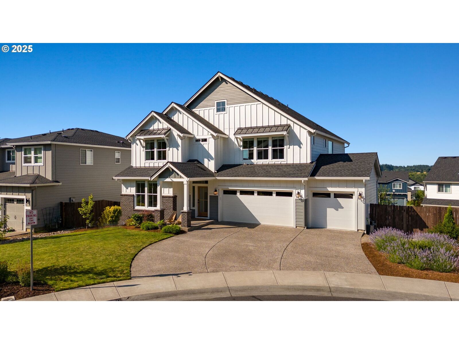 Property Photo:  9523 N Woodland St  WA 98607 