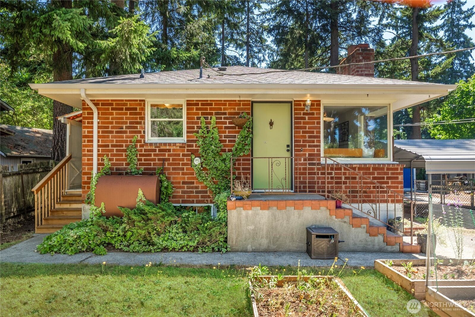 Property Photo:  18824  Fremont Avenue N  WA 98133 