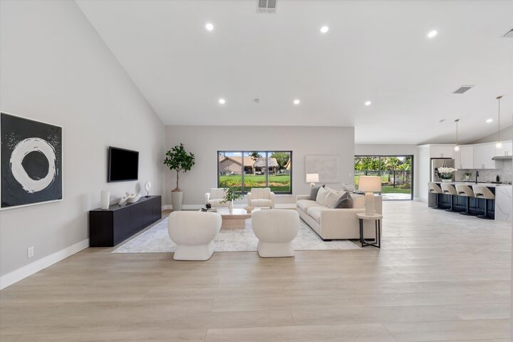 Property Photo: 9471 Sun Pointe Drive FL 33437