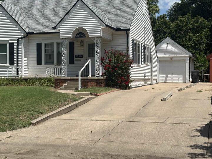 Property Photo:  810 S Holyoke Ave  KS 67218 