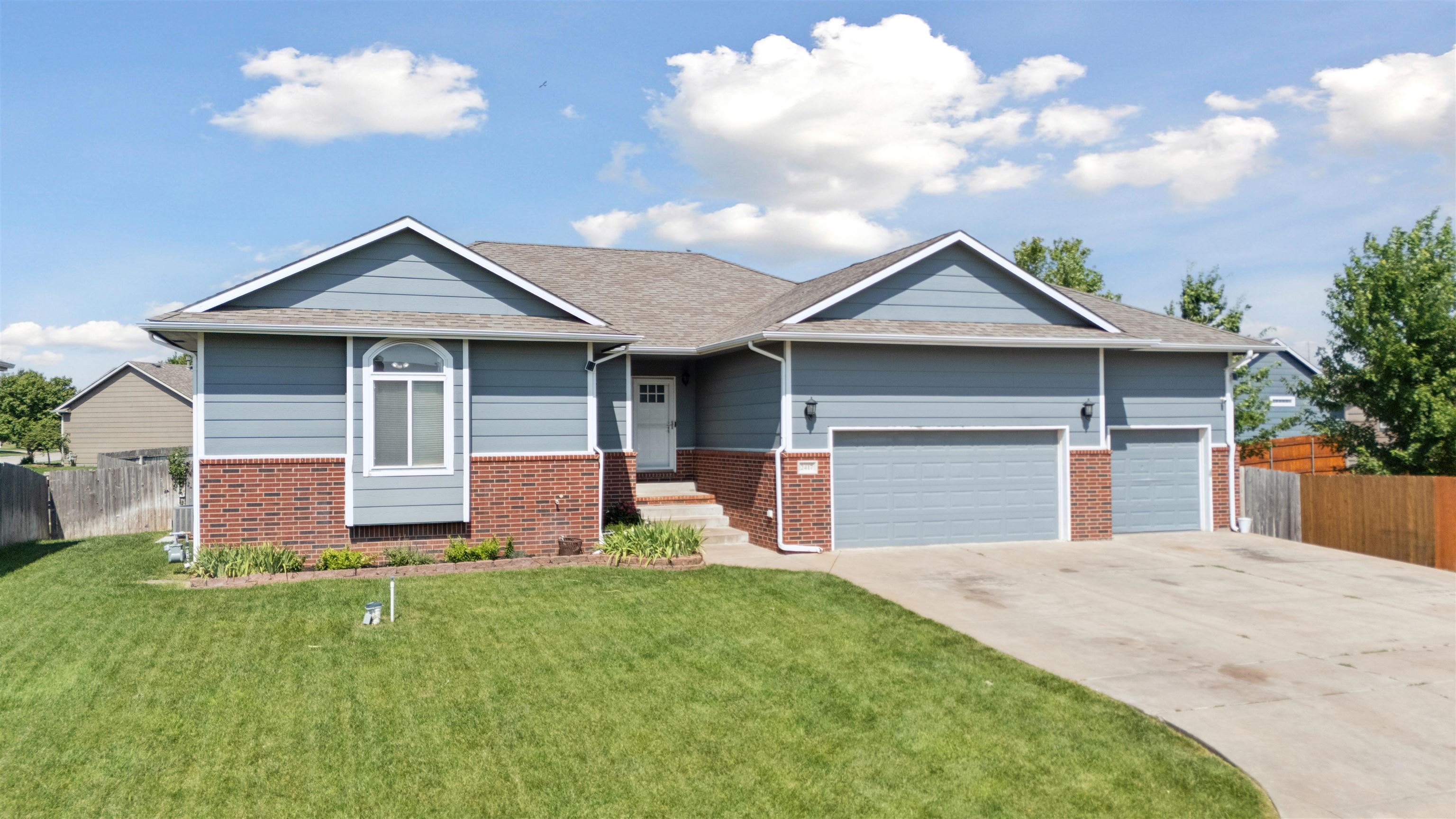 Property Photo: 2417 S Lark Ln KS 67215