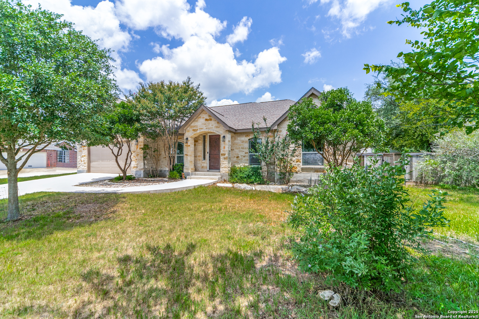 Property Photo: 915 Midnight TX 78260