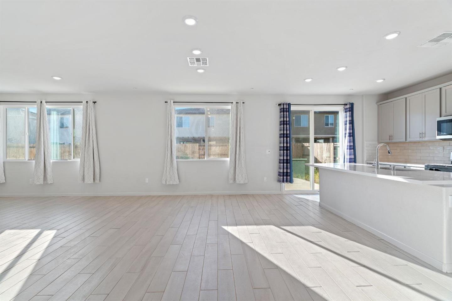 Property Photo: 10190 Ashlar CA 95757