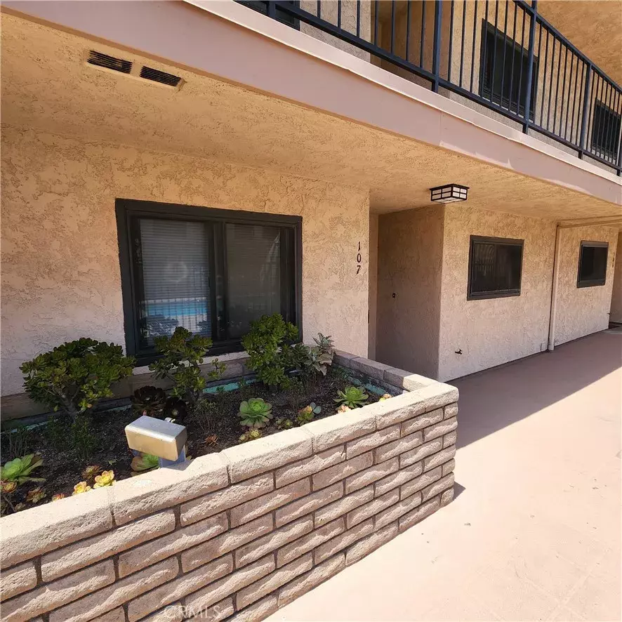 Property Photo:  900 Cedar Street 107  CA 90245 