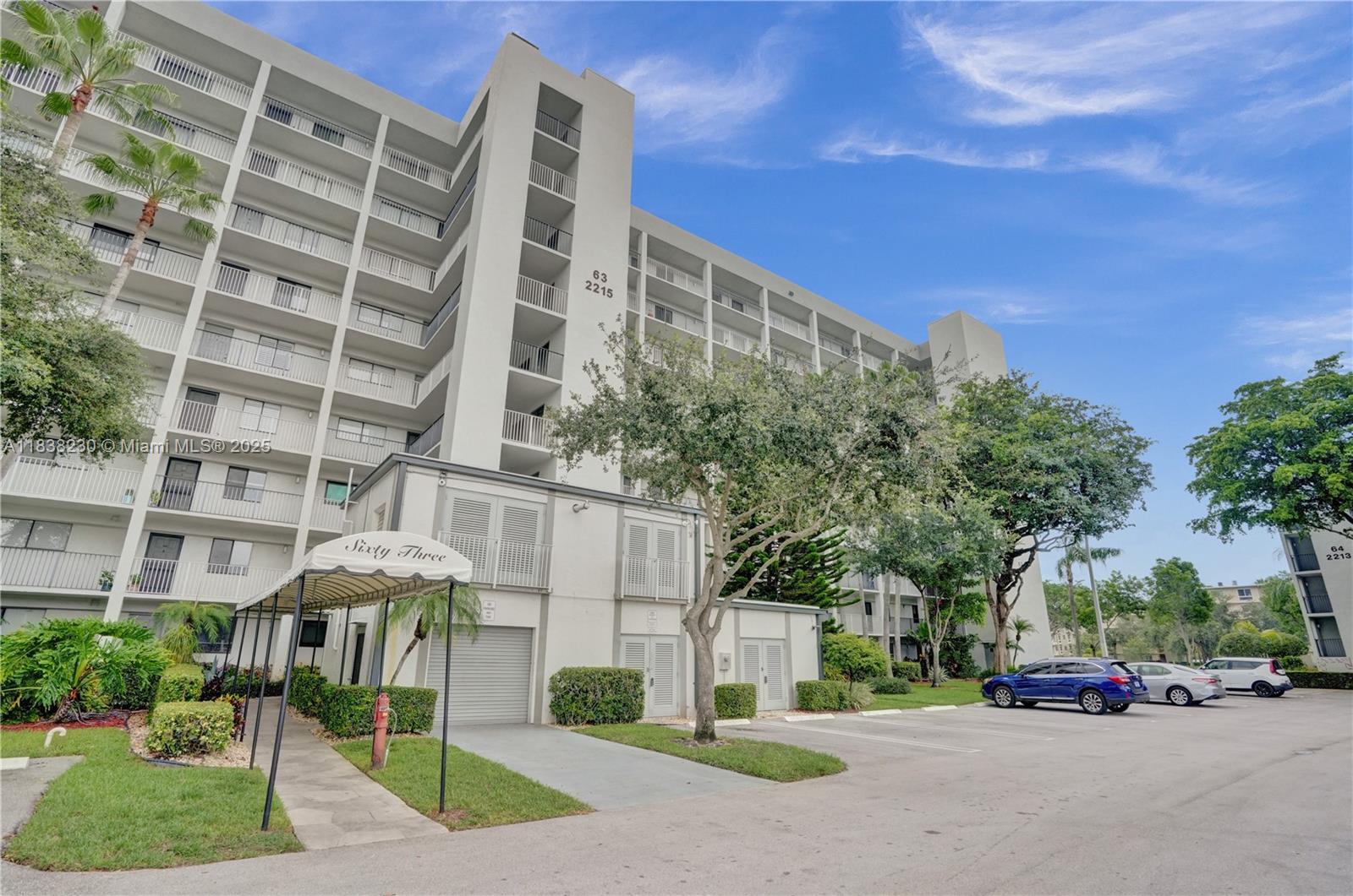 Property Photo:  2215 Cypress Island Dr 707  FL 33069 