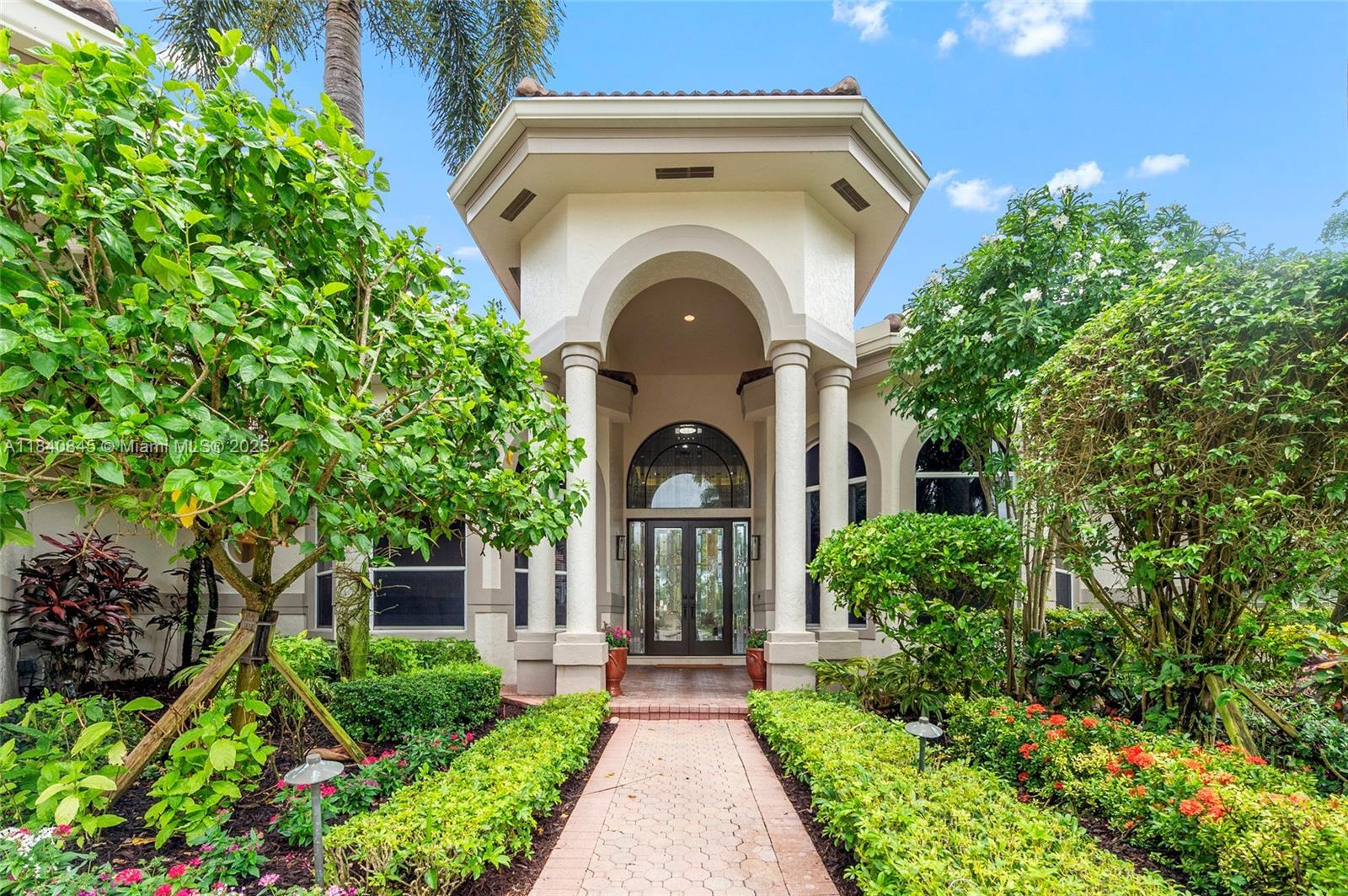 Property Photo: 2684 Riviera Ct FL 33332