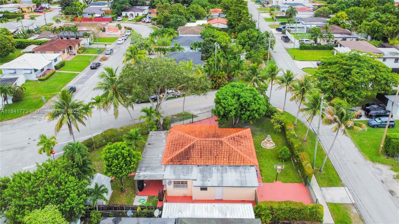 Property Photo: 2550 SW 65th Ave FL 33155