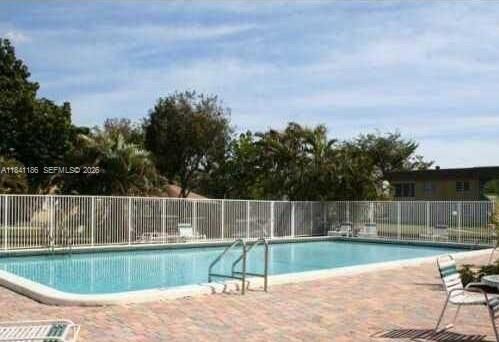 Property Photo:  5160 SW 40th Ave 26D  FL 33314 
