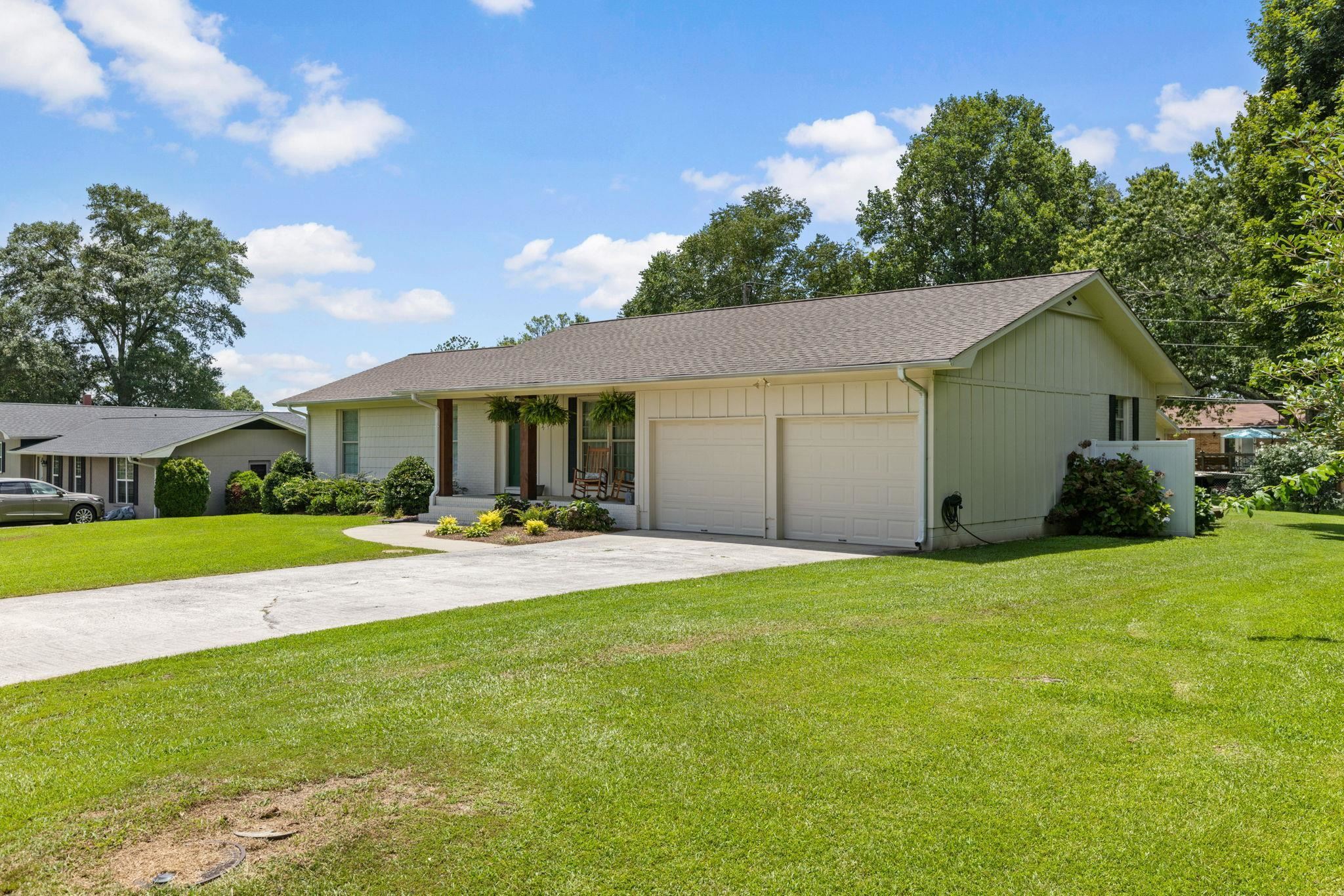Property Photo:  1422 Longbrook Dr  AL 35055 - CULLMAN 