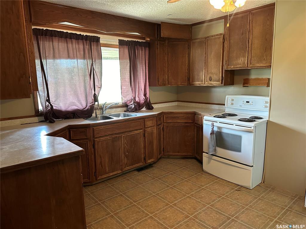 Property Photo: 1225 Halifax Street SK S0C 1H0