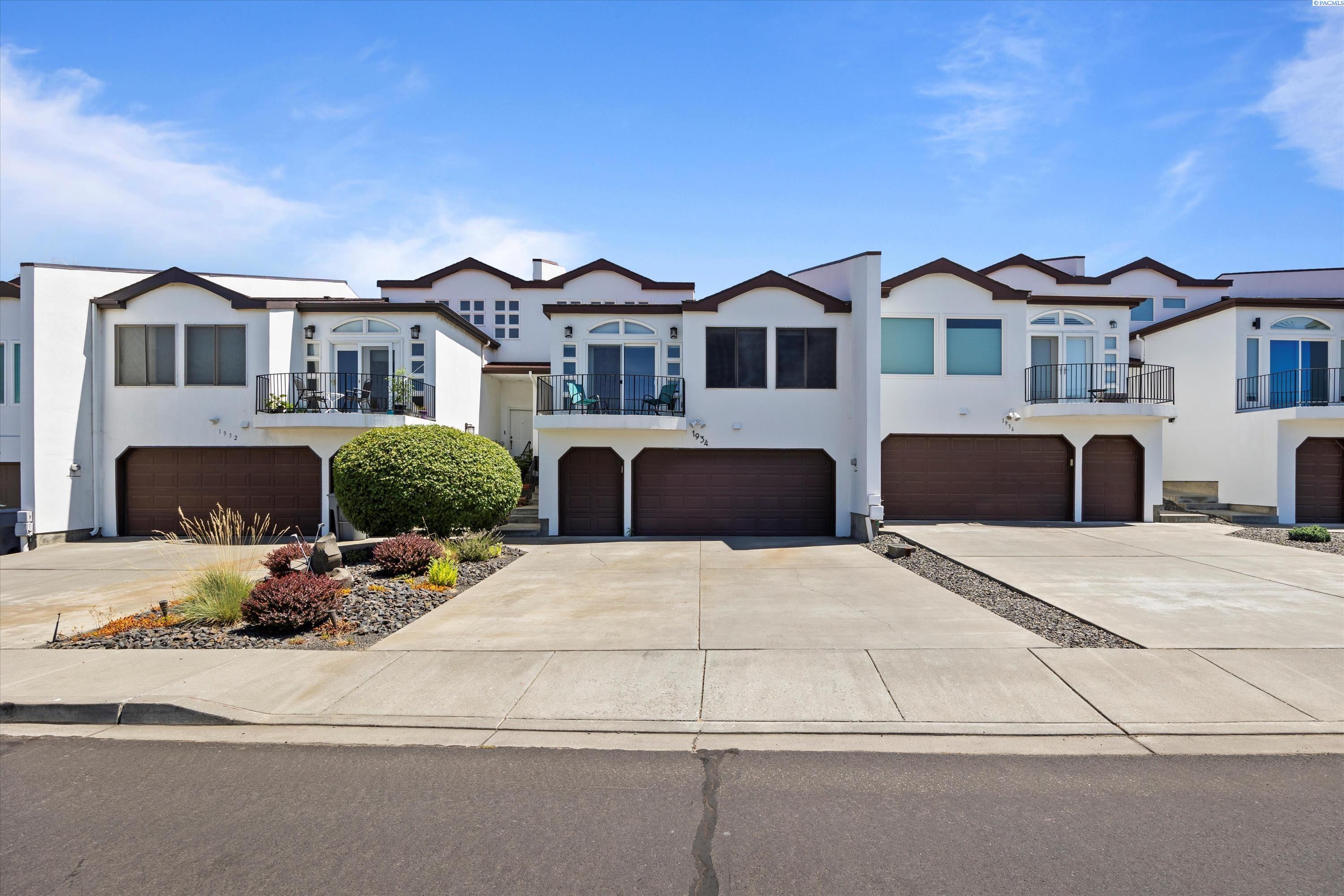 Property Photo: 1934 Fairway Dr WA 99352
