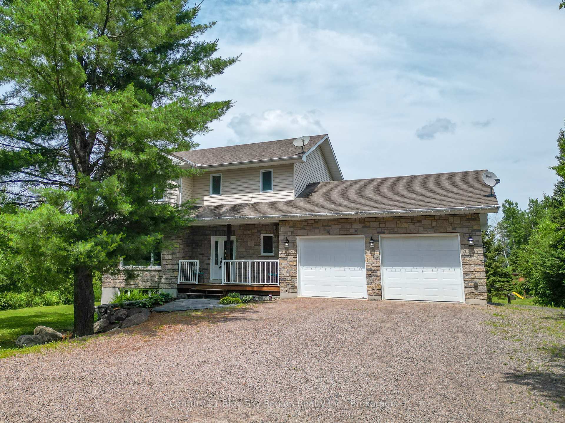 Property Photo:  270 Treadlightly Drive  ON P1B 8Z4 